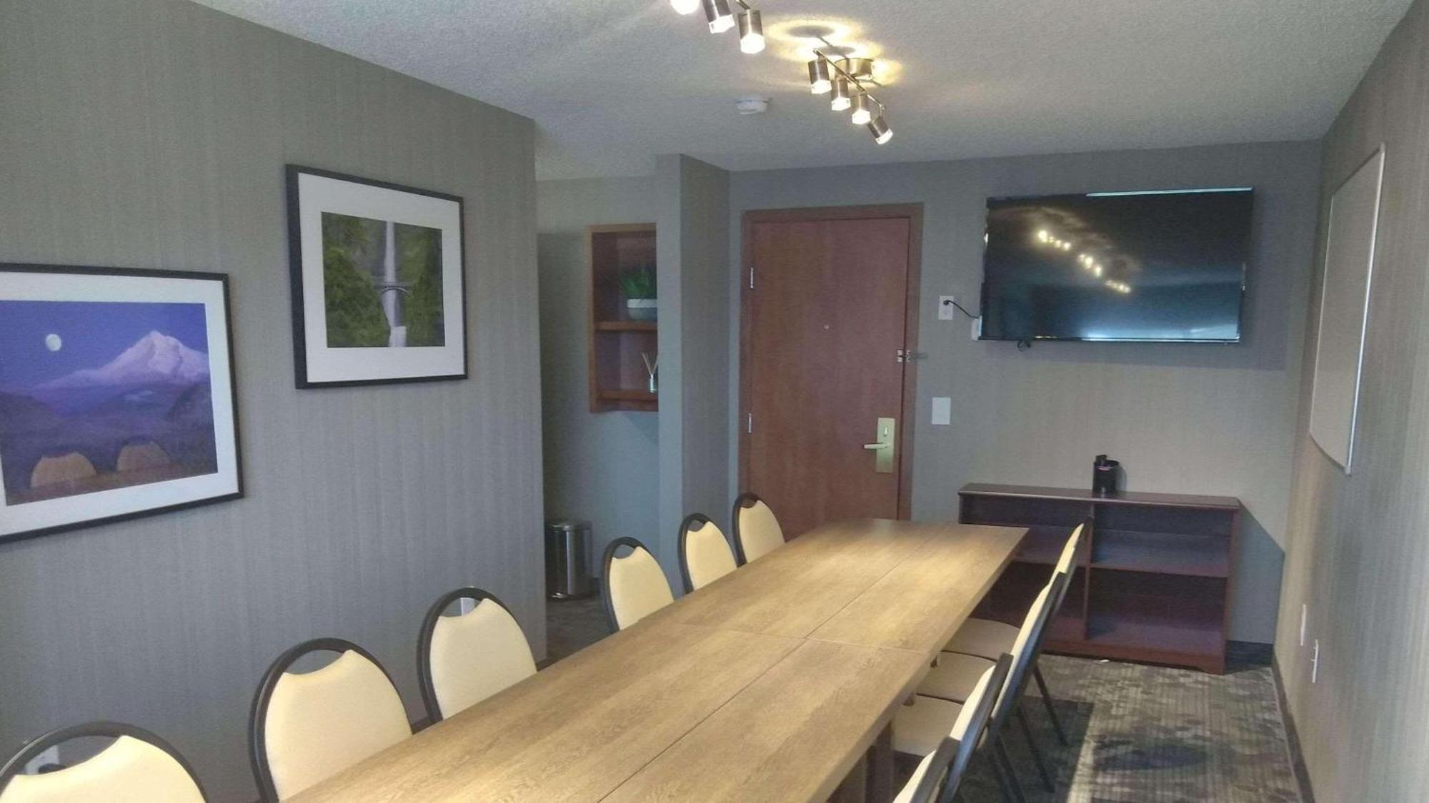 Hotel Country & By Radisson, Delta Park North 3*