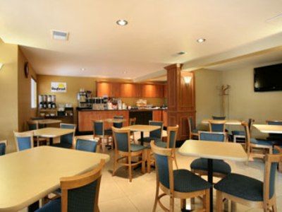 Hotel Country & By Radisson, Delta Park North