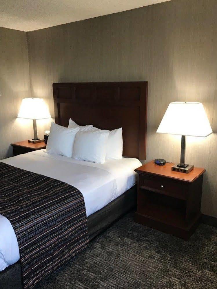 Country & By Radisson, Delta Park North Hotel 3*